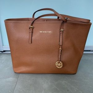 Michael Kors Saffiano Medium Jet Set Travel tote